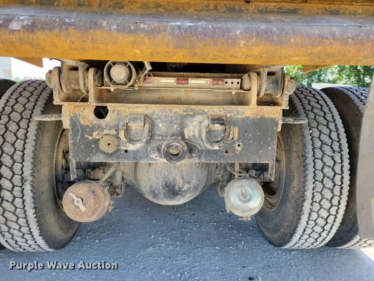 image for item EE1097 1999 International 4900 dump flatbed truck