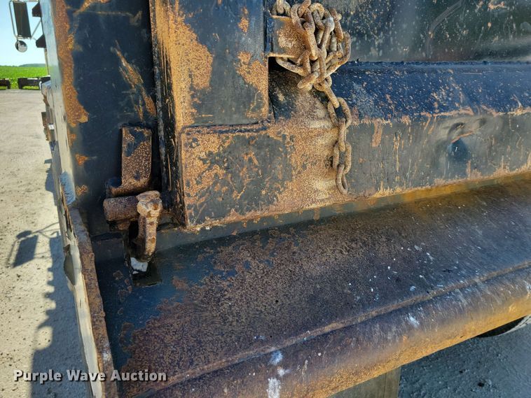 image for item EE1097 1999 International 4900 dump flatbed truck