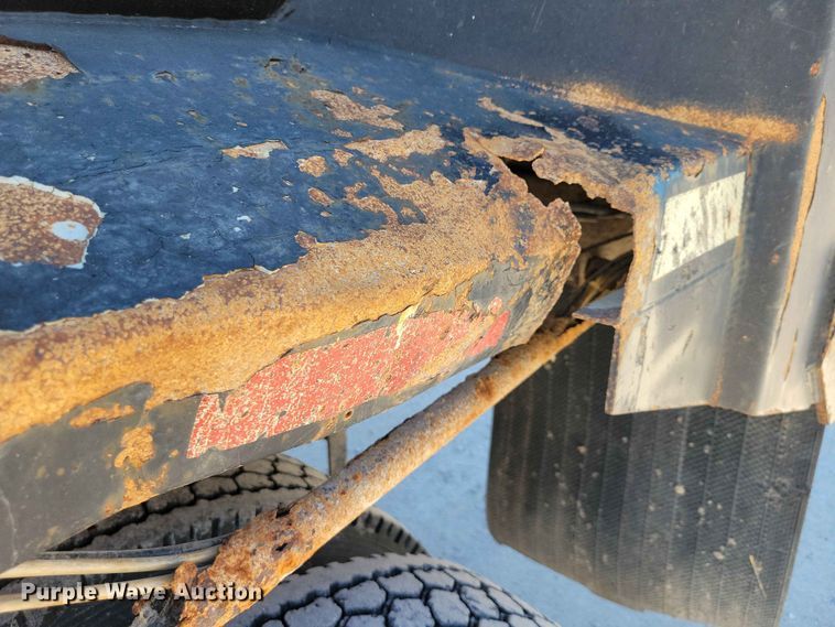 image for item EE1097 1999 International 4900 dump flatbed truck