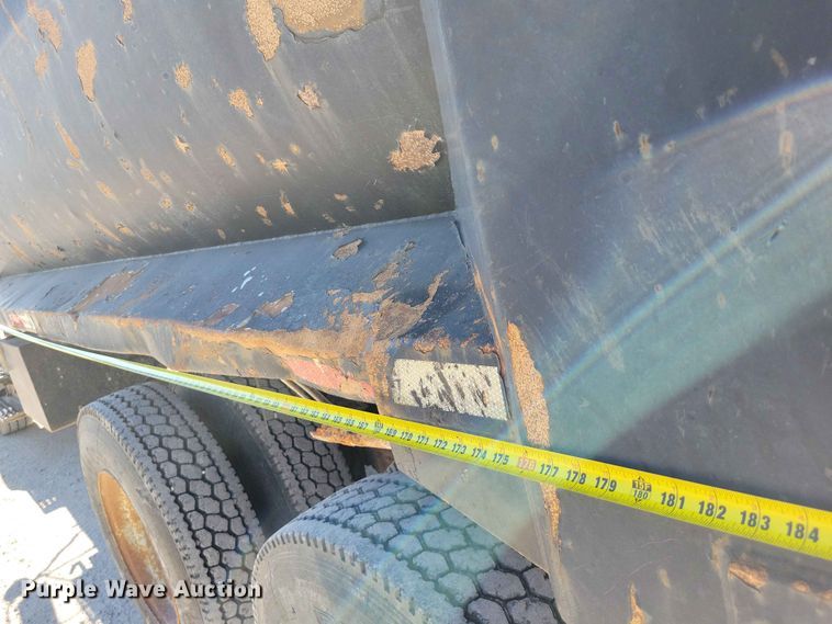image for item EE1097 1999 International 4900 dump flatbed truck