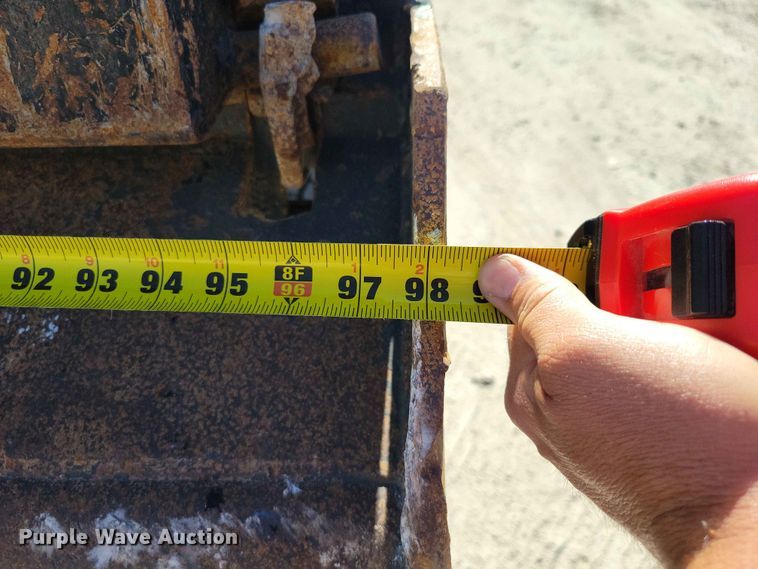 image for item EE1097 1999 International 4900 dump flatbed truck