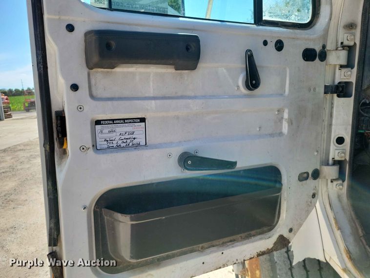 image for item EE1097 1999 International 4900 dump flatbed truck