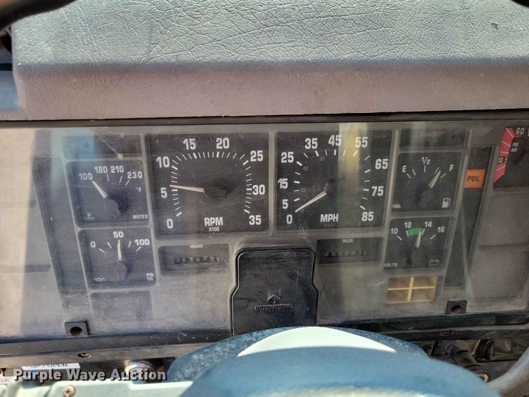 image for item EE1097 1999 International 4900 dump flatbed truck