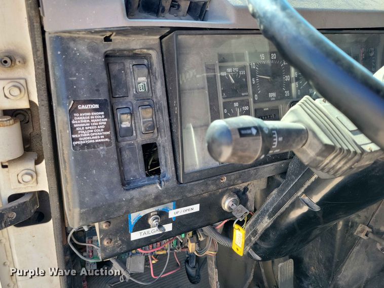 image for item EE1097 1999 International 4900 dump flatbed truck