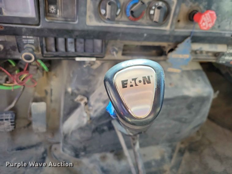 image for item EE1097 1999 International 4900 dump flatbed truck