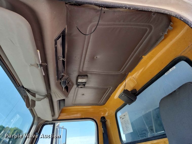 image for item EE1097 1999 International 4900 dump flatbed truck