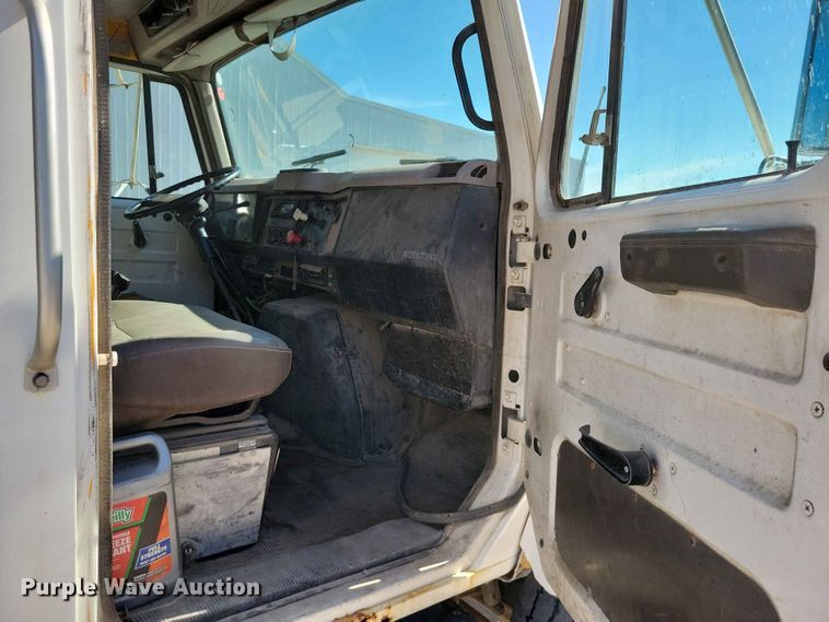 image for item EE1097 1999 International 4900 dump flatbed truck