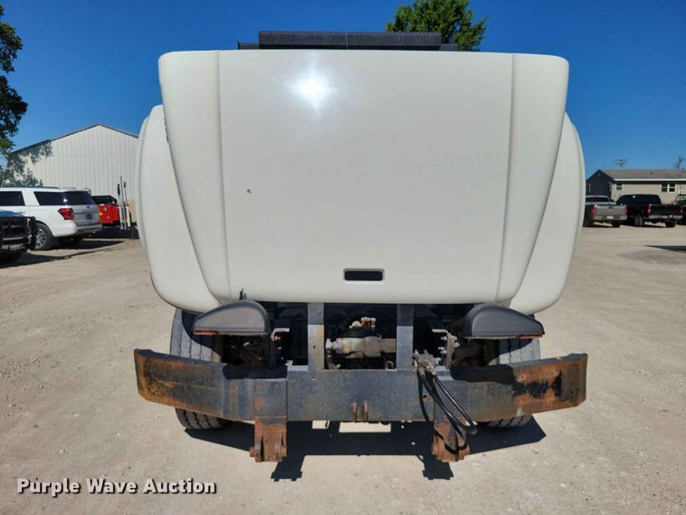 image for item EE1097 1999 International 4900 dump flatbed truck