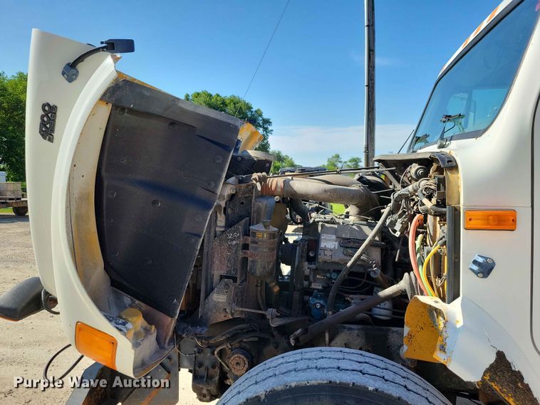 image for item EE1097 1999 International 4900 dump flatbed truck