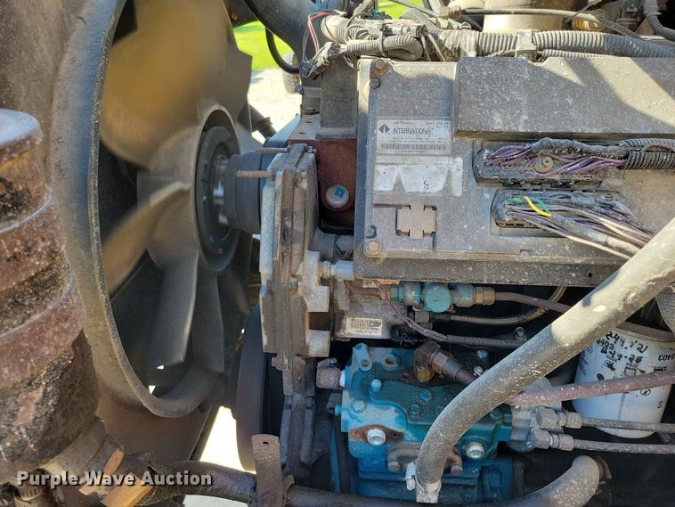 image for item EE1097 1999 International 4900 dump flatbed truck