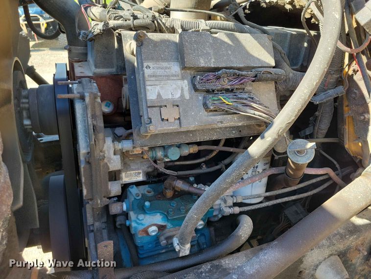 image for item EE1097 1999 International 4900 dump flatbed truck