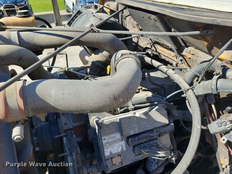 image for item EE1097 1999 International 4900 dump flatbed truck