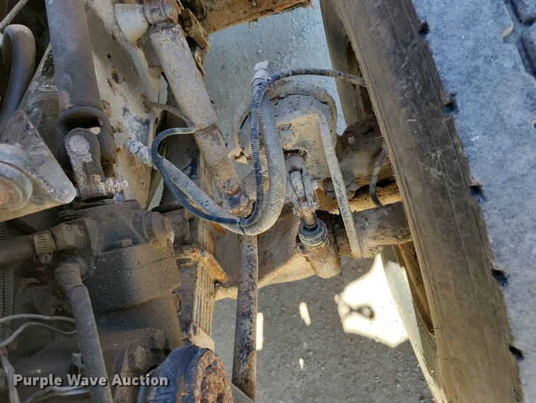image for item EE1097 1999 International 4900 dump flatbed truck