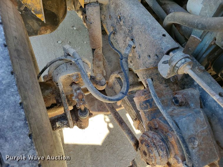 image for item EE1097 1999 International 4900 dump flatbed truck