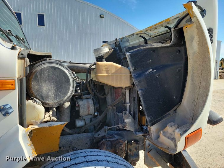 image for item EE1097 1999 International 4900 dump flatbed truck
