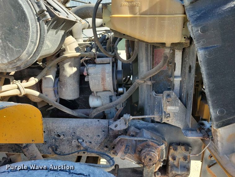 image for item EE1097 1999 International 4900 dump flatbed truck