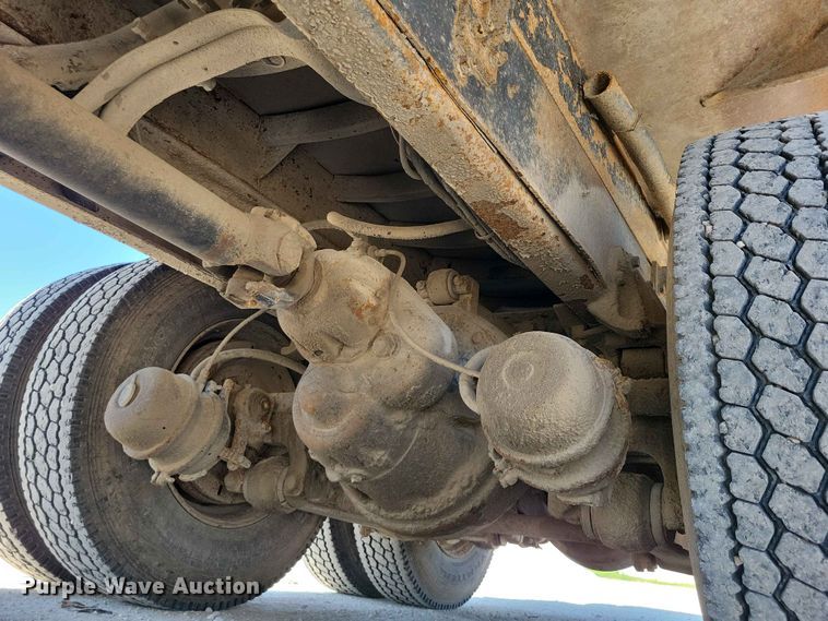 image for item EE1097 1999 International 4900 dump flatbed truck