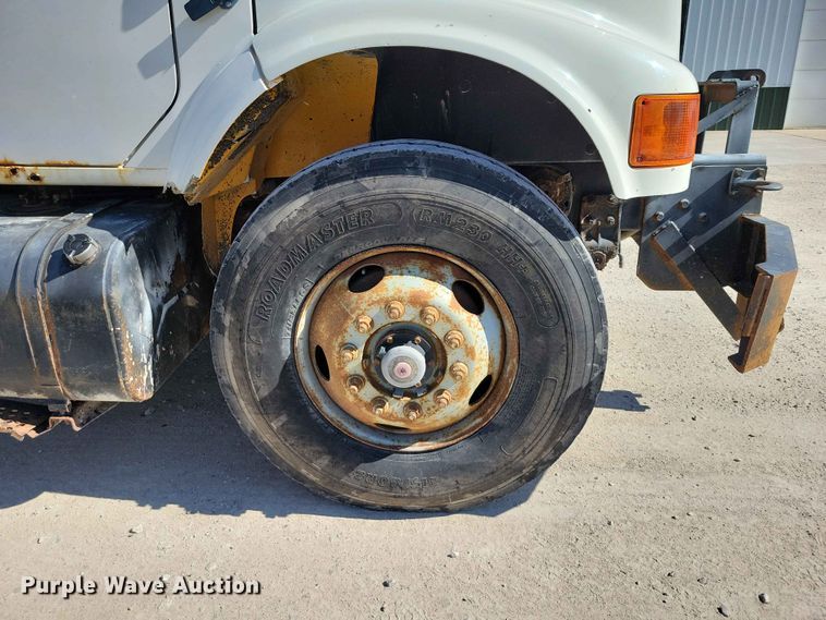 image for item EE1097 1999 International 4900 dump flatbed truck