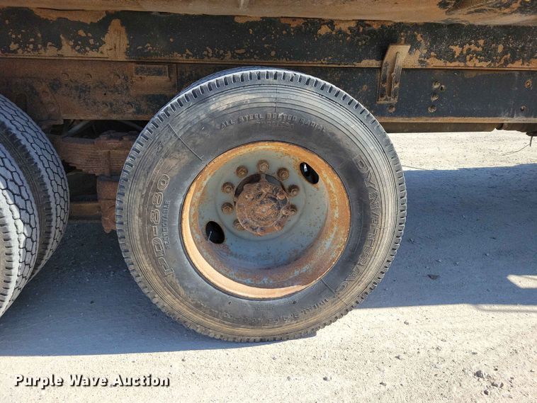 image for item EE1097 1999 International 4900 dump flatbed truck