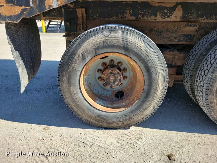 image for item EE1097 1999 International 4900 dump flatbed truck