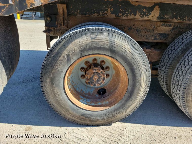 image for item EE1097 1999 International 4900 dump flatbed truck