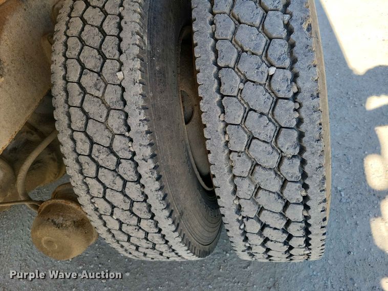 image for item EE1097 1999 International 4900 dump flatbed truck