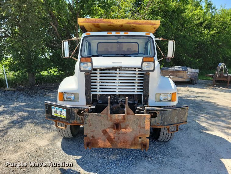 image for item EE1098 1995 International  4700 dump truck