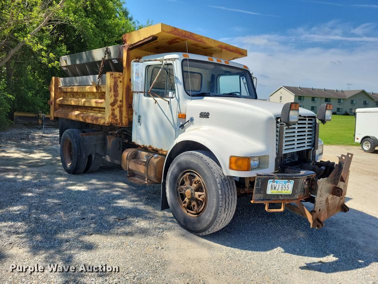 image for item EE1098 1995 International  4700 dump truck