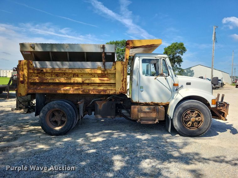 image for item EE1098 1995 International  4700 dump truck