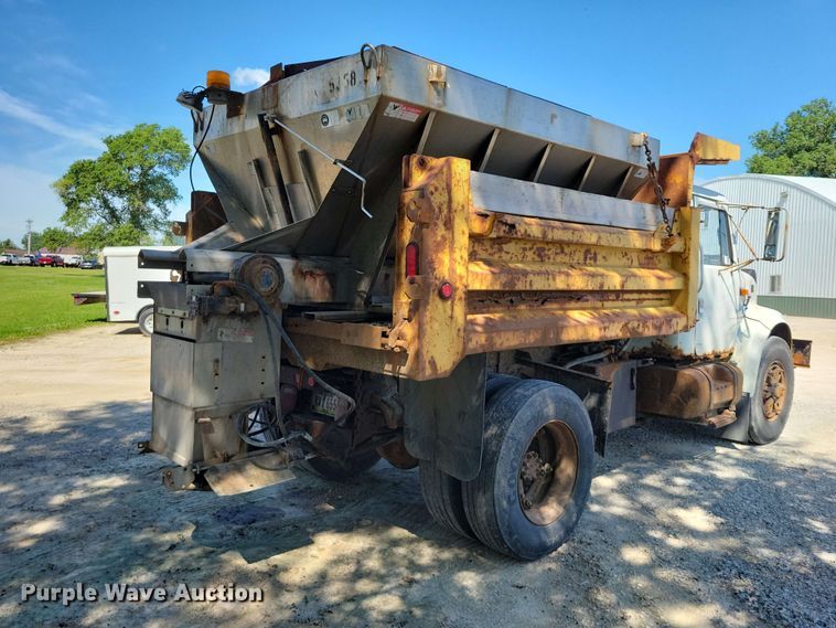 image for item EE1098 1995 International  4700 dump truck