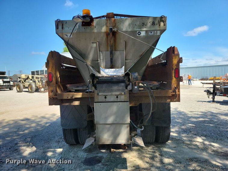 image for item EE1098 1995 International  4700 dump truck