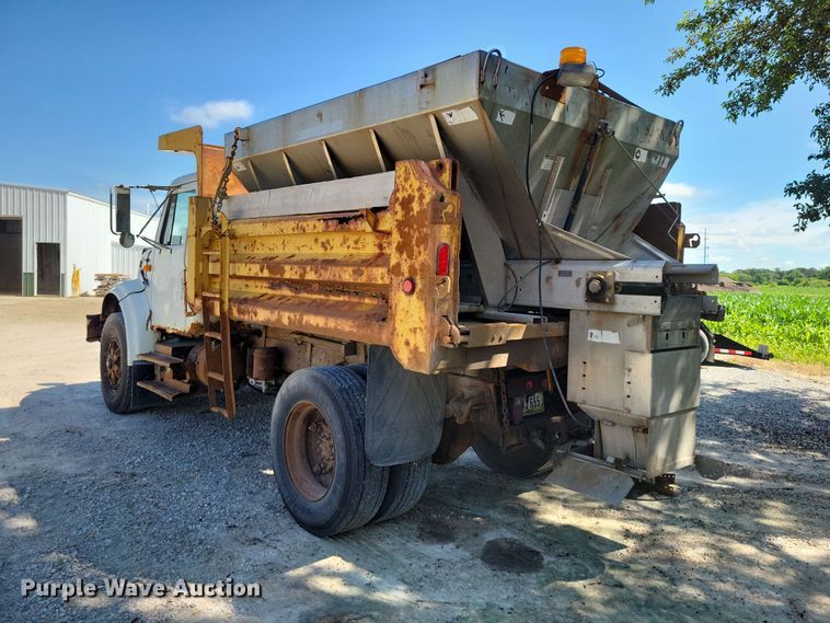 image for item EE1098 1995 International  4700 dump truck