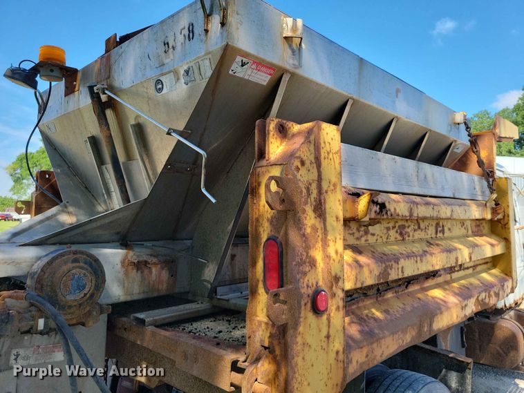 image for item EE1098 1995 International  4700 dump truck