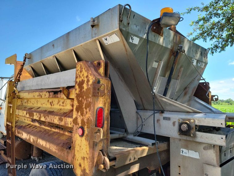 image for item EE1098 1995 International  4700 dump truck