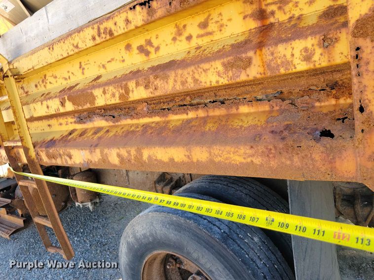 image for item EE1098 1995 International  4700 dump truck