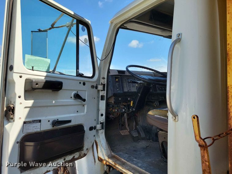 image for item EE1098 1995 International  4700 dump truck