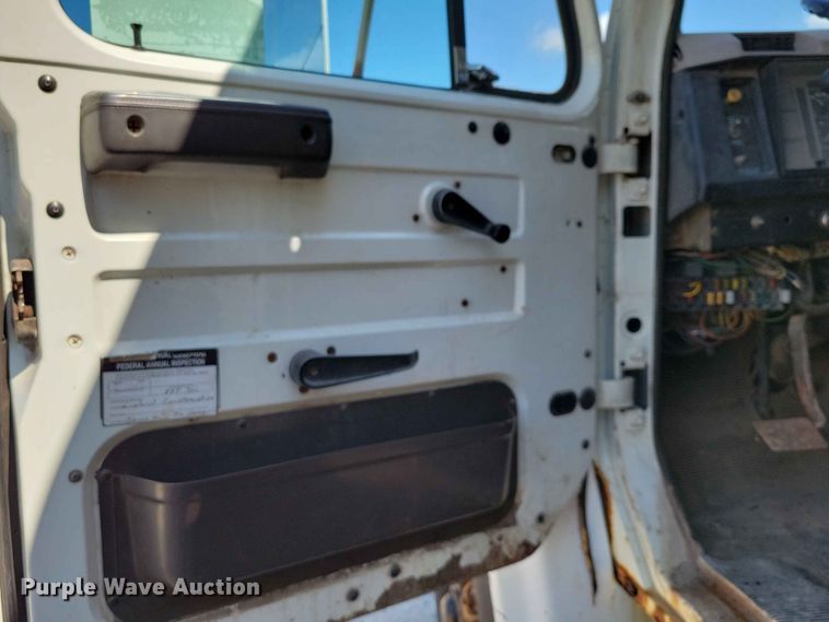 image for item EE1098 1995 International  4700 dump truck