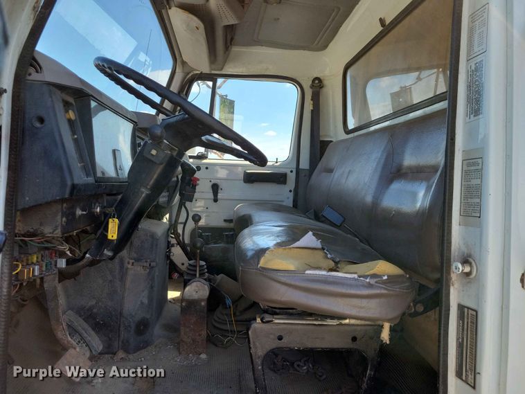 image for item EE1098 1995 International  4700 dump truck