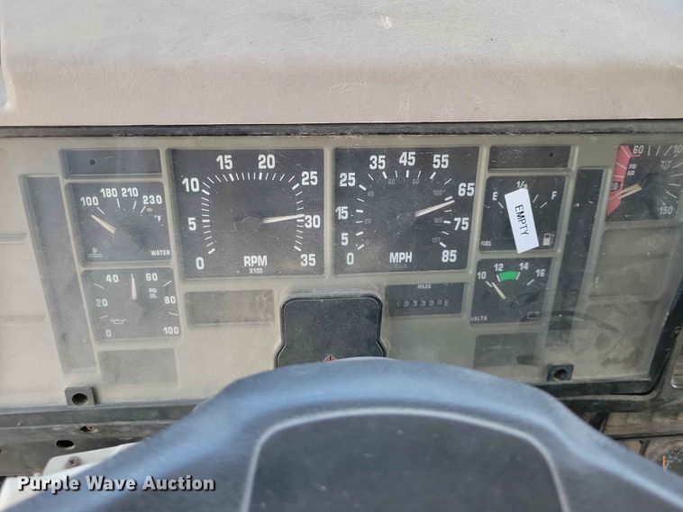 image for item EE1098 1995 International  4700 dump truck