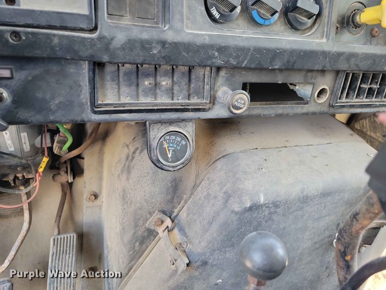 image for item EE1098 1995 International  4700 dump truck