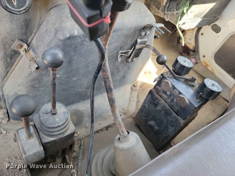 image for item EE1098 1995 International  4700 dump truck