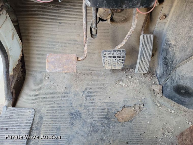 image for item EE1098 1995 International  4700 dump truck
