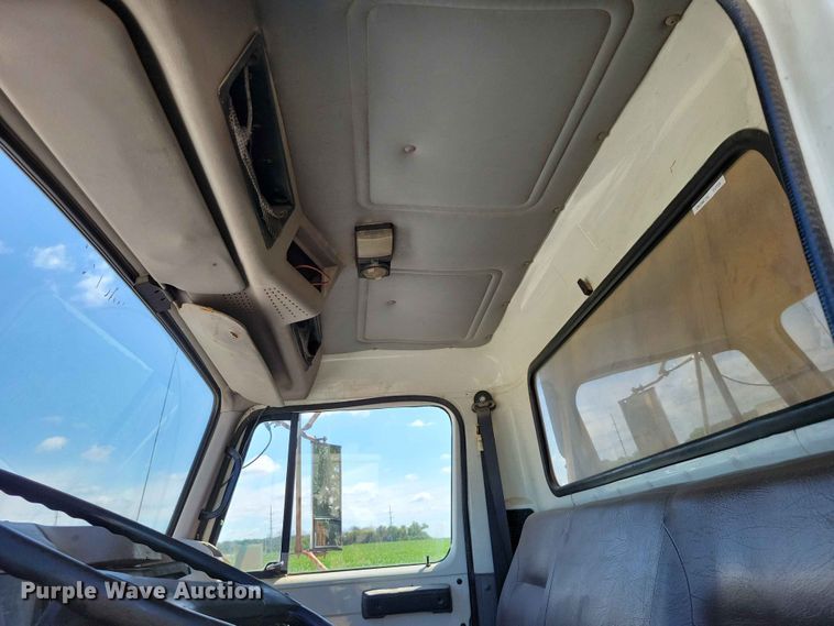 image for item EE1098 1995 International  4700 dump truck