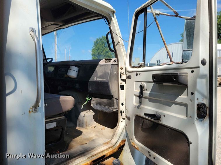 image for item EE1098 1995 International  4700 dump truck