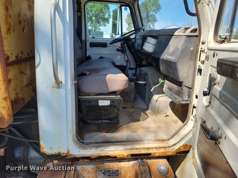 image for item EE1098 1995 International  4700 dump truck