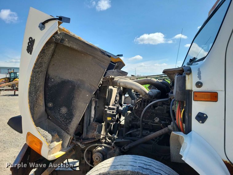 image for item EE1098 1995 International  4700 dump truck