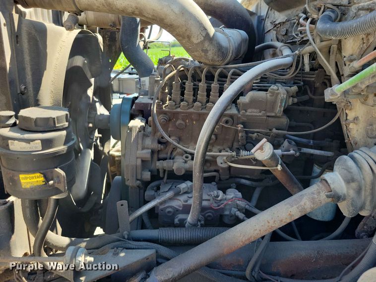 image for item EE1098 1995 International  4700 dump truck