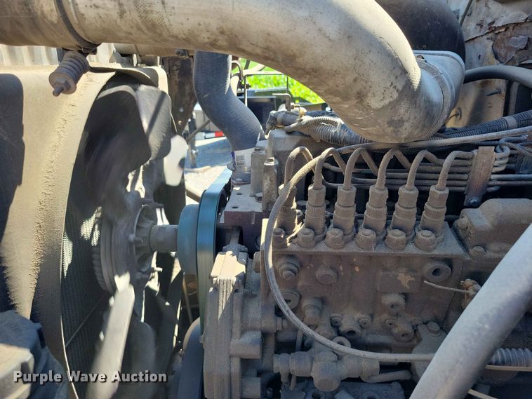 image for item EE1098 1995 International  4700 dump truck
