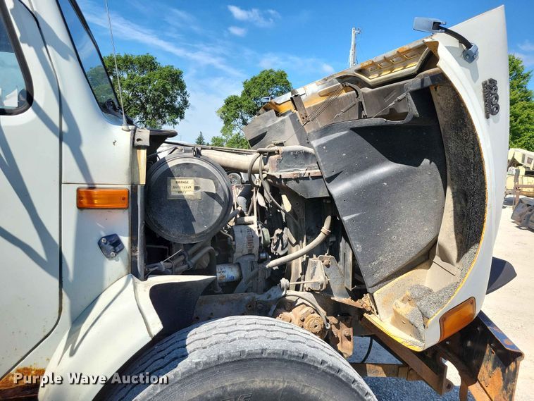 image for item EE1098 1995 International  4700 dump truck