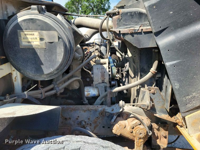 image for item EE1098 1995 International  4700 dump truck